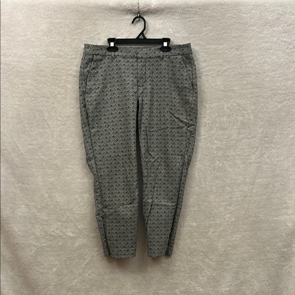 Old Navy Black & White Classic Capri Style